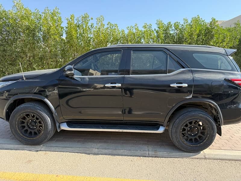 Toyota Fortuner V 2021 5