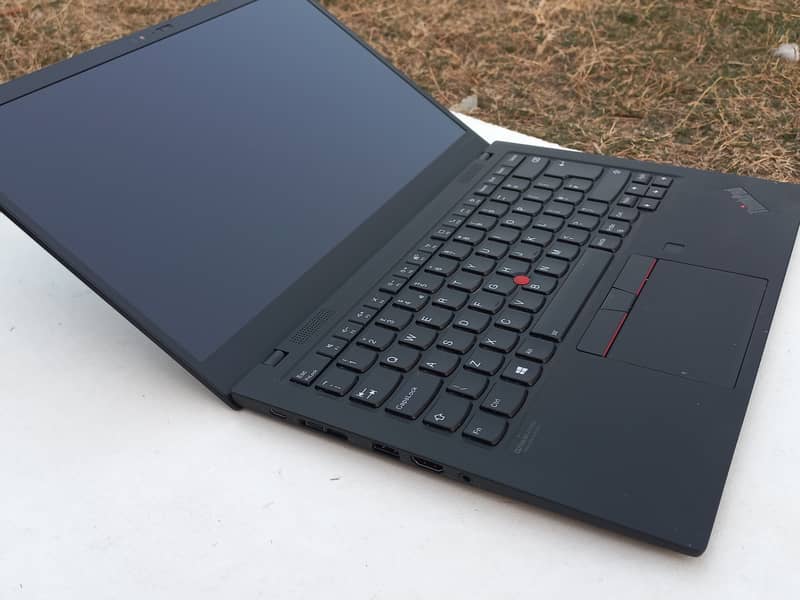 Lenovo X1 Carbon Gen 8 Core i7 10th gen 16gb ram 4k Screen 10 by 10 8