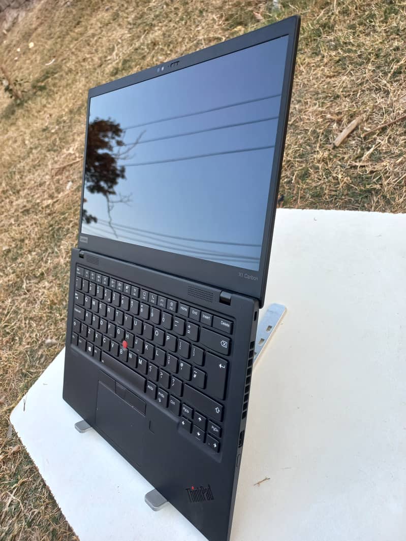 Lenovo X1 Carbon Gen 8 Core i7 10th gen 16gb ram 4k Screen 10 by 10 3