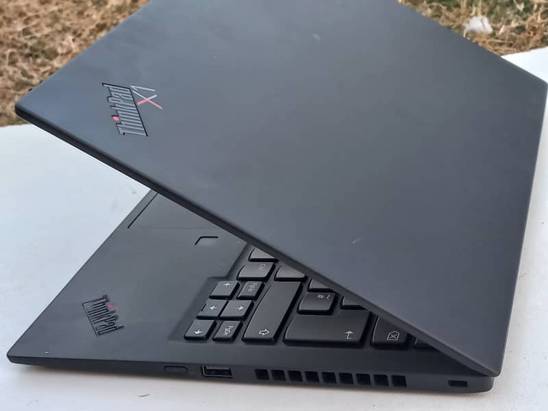 Lenovo X1 Carbon Gen 8 Core i7 10th gen 16gb ram 4k Screen 10 by 10 2