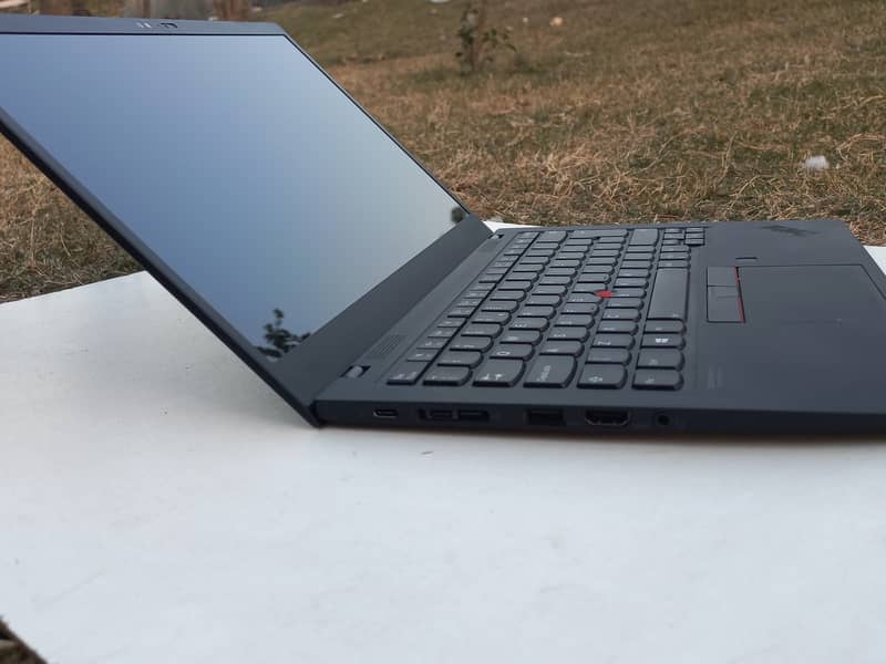 Lenovo X1 Carbon Gen 8 Core i7 10th gen 16gb ram 4k Screen 10 by 10 5