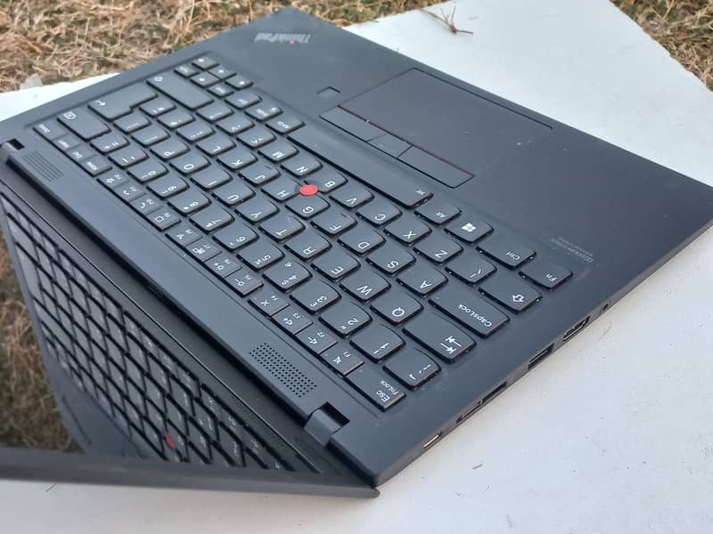 Lenovo X1 Carbon Gen 8 Core i7 10th gen 16gb ram 4k Screen 10 by 10 7