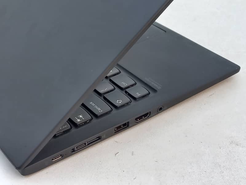 Lenovo X1 Carbon Gen 8 Core i7 10th gen 16gb ram 4k Screen 10 by 10 13