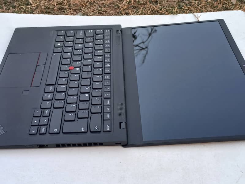 Lenovo X1 Carbon Gen 8 Core i7 10th gen 16gb ram 4k Screen 10 by 10 15