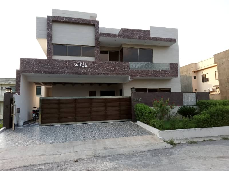 40x80 Size Luxury House Available For Sale 0