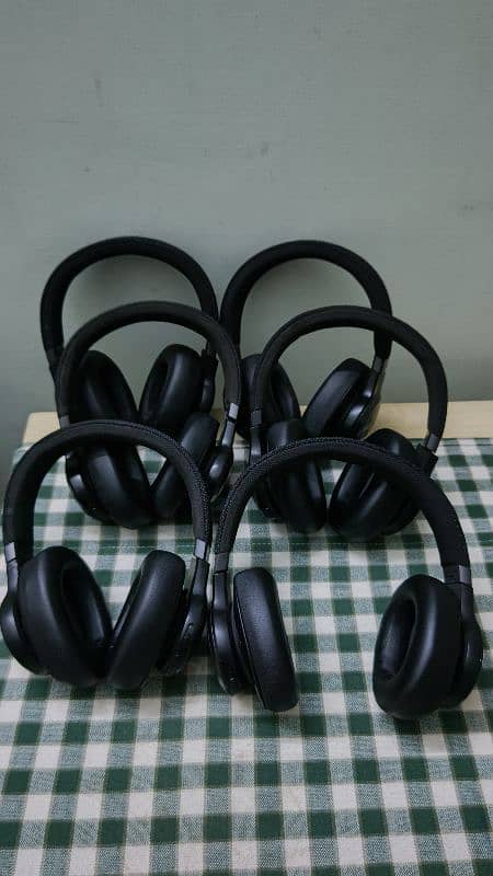 JBL LIVE 660nc Wireless Noise Cancelling Headphones 1