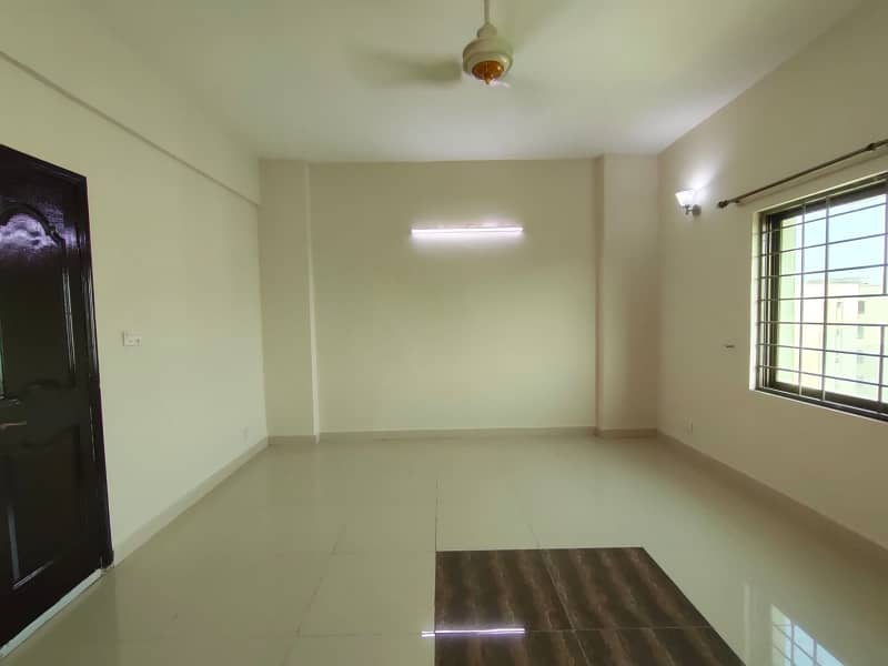 Beautiful View 10 MARLA 3 BED FLAT ON 5th Floor Is Available For Sale In ASKARI-11 LAHORE 4