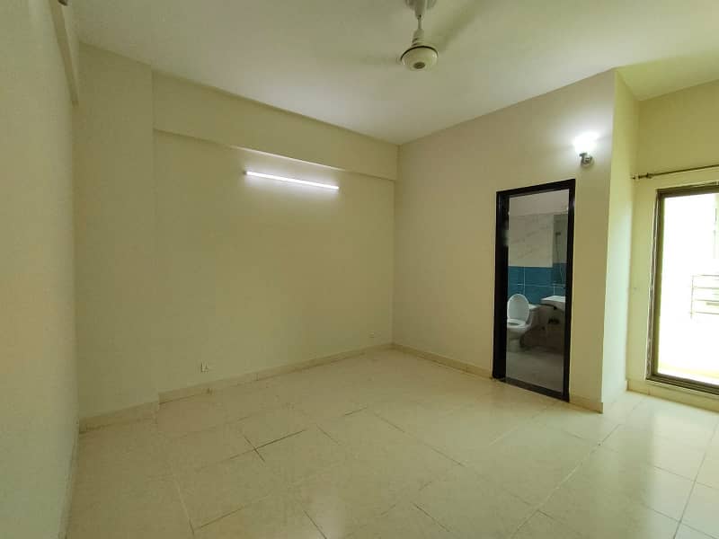 Beautiful View 10 MARLA 3 BED FLAT ON 5th Floor Is Available For Sale In ASKARI-11 LAHORE 8