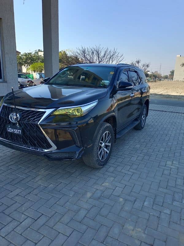 Toyota Fortuner V 2017 1