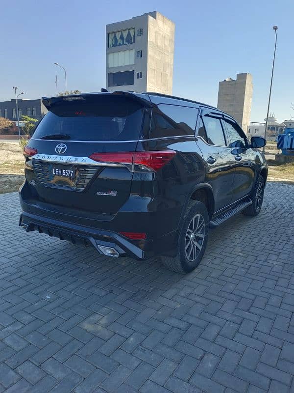 Toyota Fortuner V 2017 8