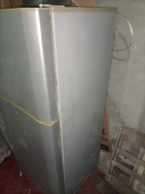 pell refrigerator for sell 10/7 condition janean compressor 2