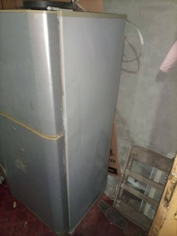 pell refrigerator for sell 10/7 condition janean compressor 1