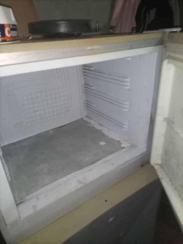 pell refrigerator for sell 10/7 condition janean compressor 4