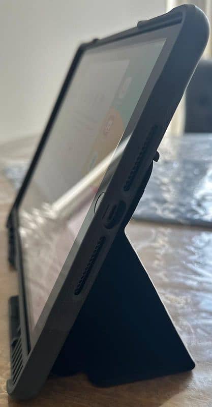 Ipad 7 Used With Cover 4