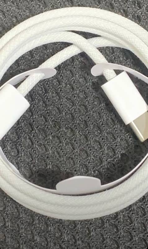 iphone 15 ,16 pro max orignal charging cable type  c 1