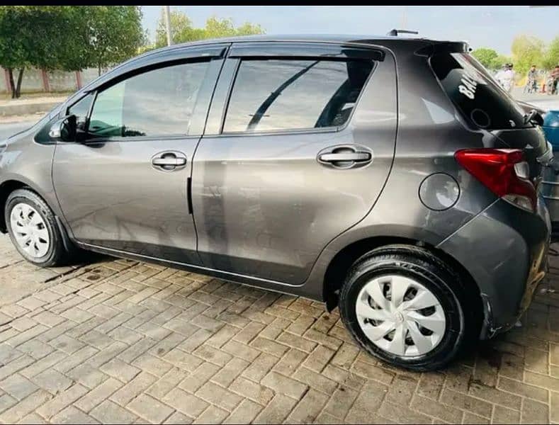 Toyota Vitz 2015 11