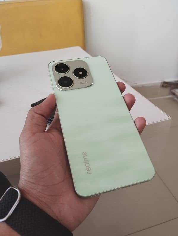 Realme C63 0