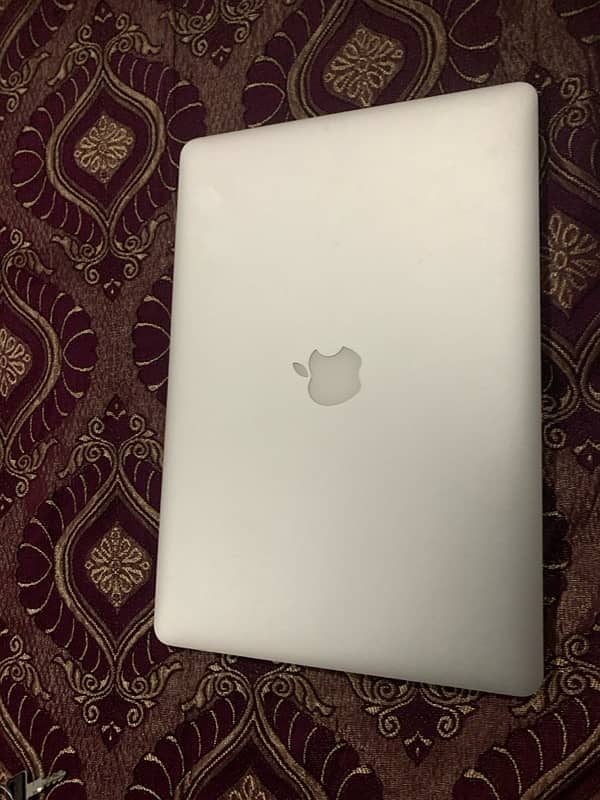 Apple make book pro i7core 256GB 2