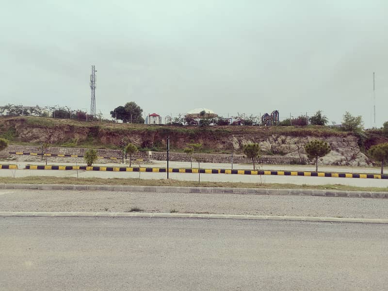 8 Marla Developed 120 ft Road Commercial Plot for Sale in front of Army Public School, Sector Lilly, DHA-07 2