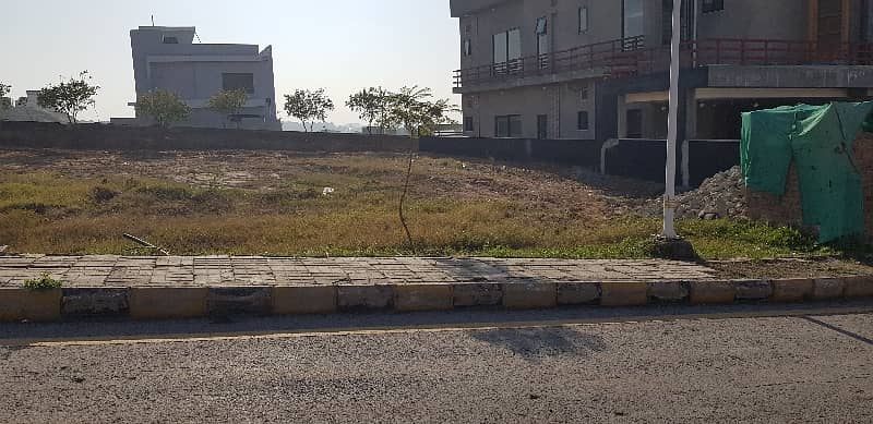 10 Marla Plot For Sale In Block I, Phase 08 1