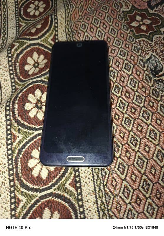 AQUOS R2 | Minor Back Glass cracked 0