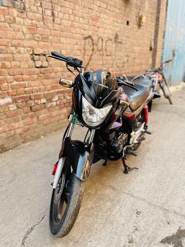 Honda CB150F 1