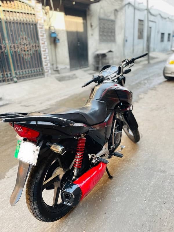 Honda CB150F 4