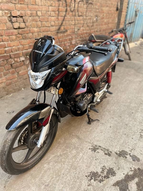 Honda CB150F 6