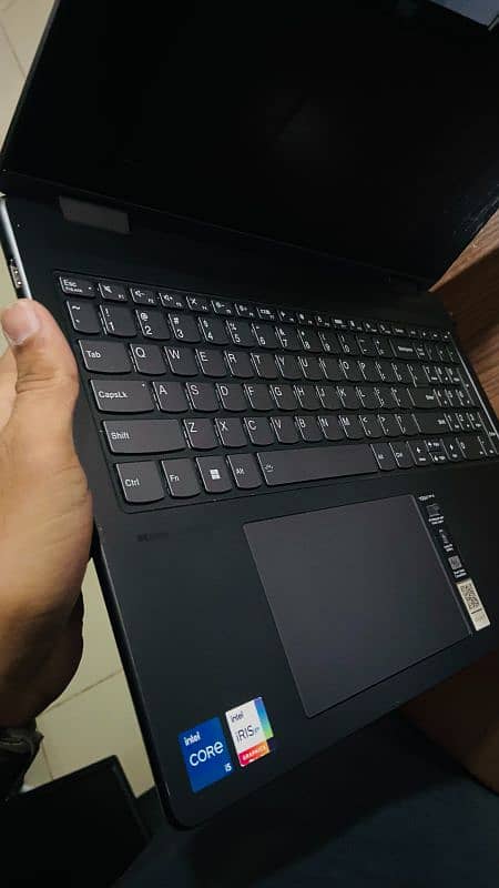 Lenovo Yoga core i 5 13th Generation 8GB RAM/ 1TB SSD 3