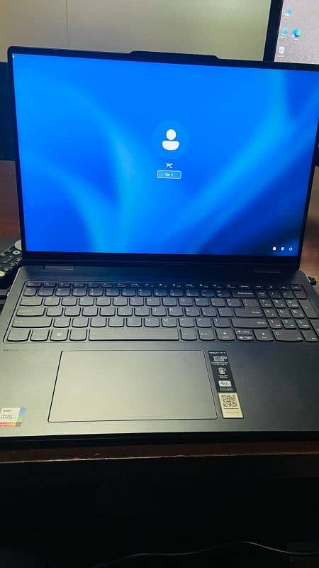 Lenovo Yoga core i 5 13th Generation 8GB RAM/ 1TB SSD 4