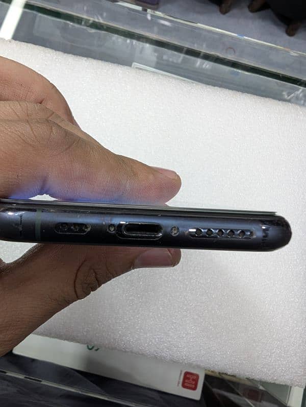 iphone 11 Pro 64gb PTA 86% 4