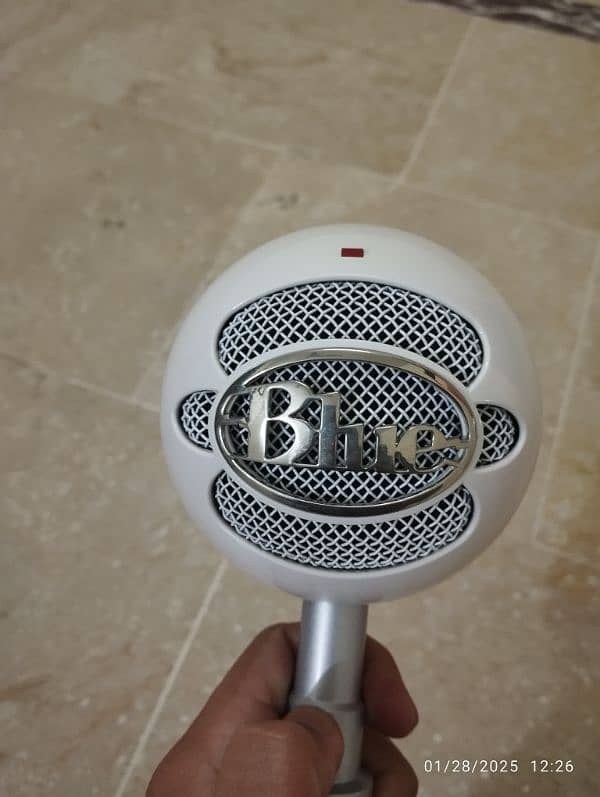 Blue Snowball Microphone 1