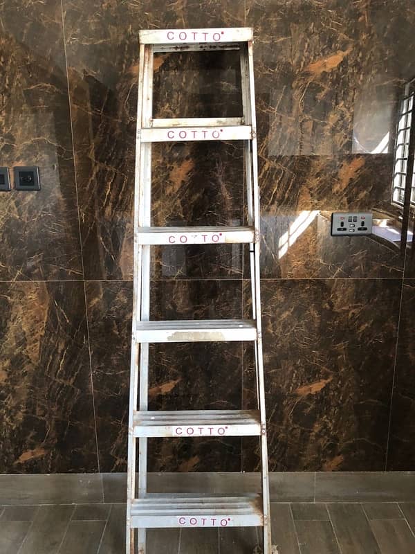 Almunium ladder 5 steps (7 feet) 0