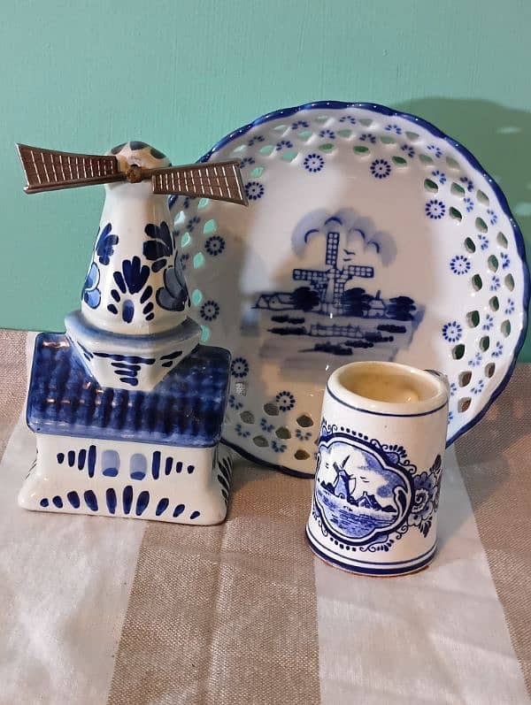 Blue & White Collectables 0