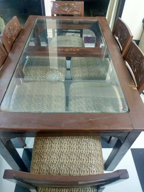 Selling Used Dining Table – Good Condition & Price! 2