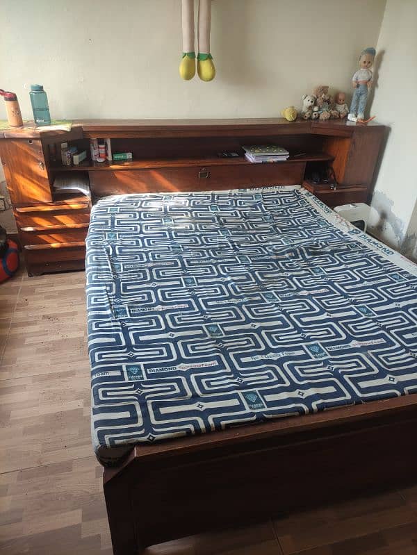 Double Bed size 5 x 6.5 ft in Good Condition 1