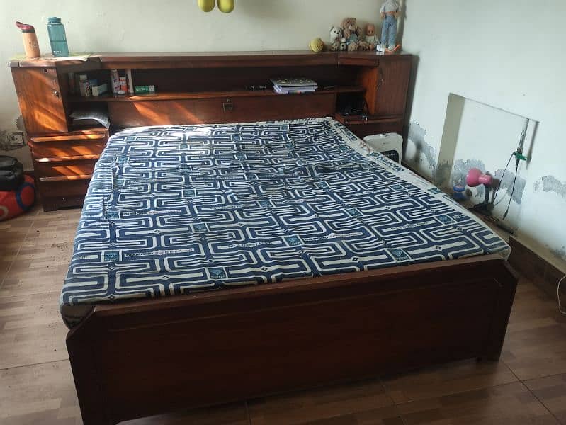 Double Bed size 5 x 6.5 ft in Good Condition 4