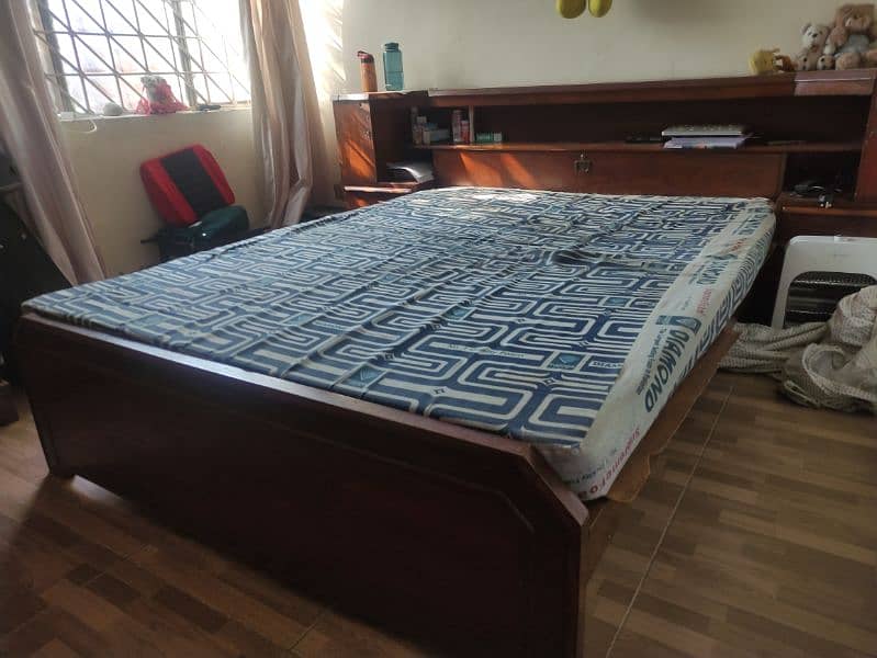 Double Bed size 5 x 6.5 ft in Good Condition 5