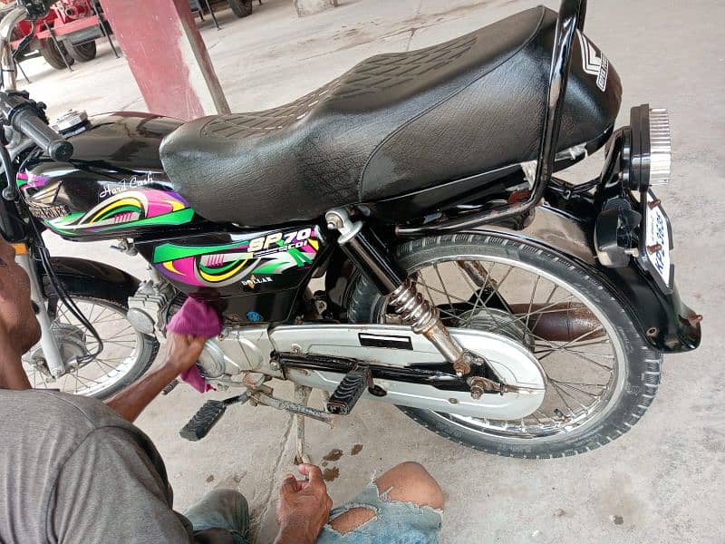 bike saaf hai bs Halka sa abi head ka km aya h 0