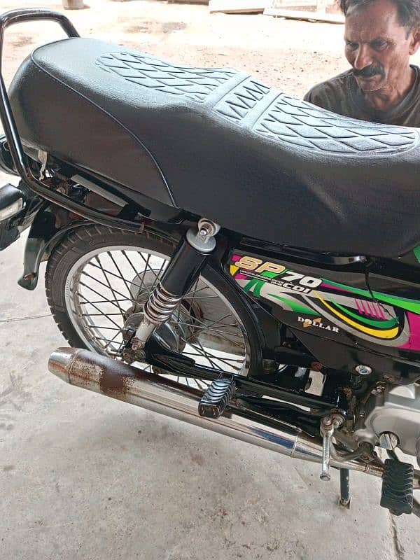 bike saaf hai bs Halka sa abi head ka km aya h 1