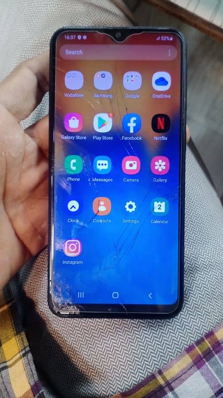 samsung A2oe 3 gb ram 32 gb memory he finger camera sb ok he dabba he 5