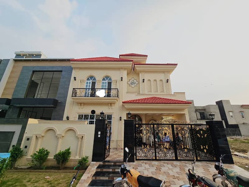 10 Marla Spanish House for sale in Paragon City block woods 0