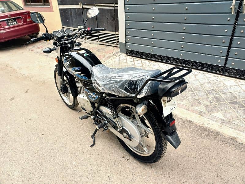 Suzuki Gs 150 SE 2022 model Alow rims disk break  8500 km driven 2