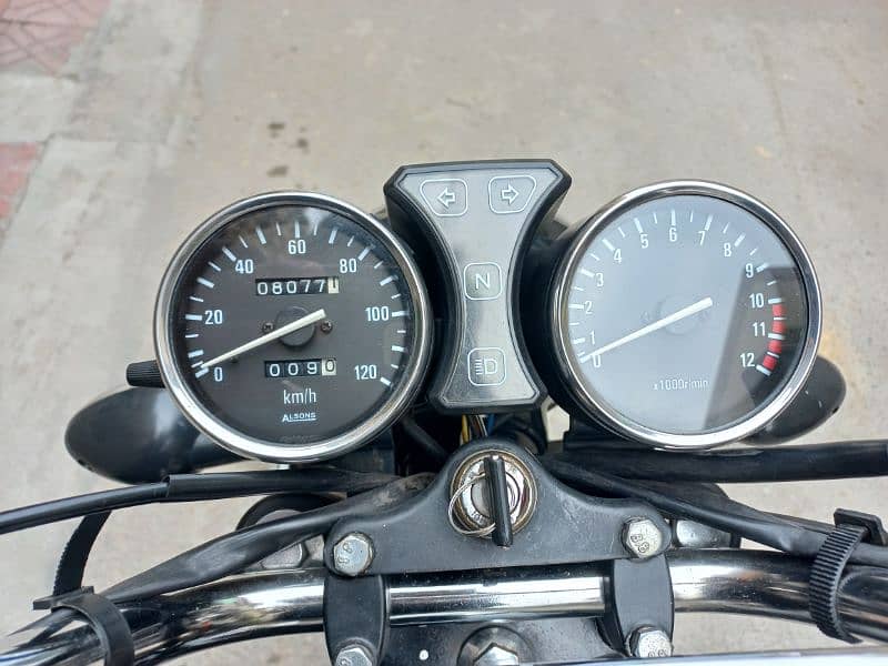 Suzuki Gs 150 SE 2022 model Alow rims disk break  8500 km driven 3