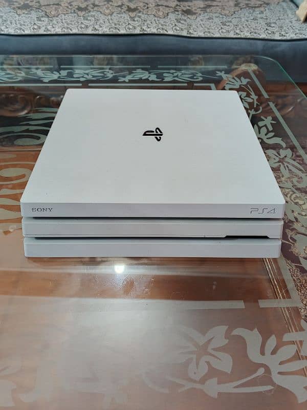 Ps4 Pro 1Tb 12 version Update with 8 games installed and with box. 7