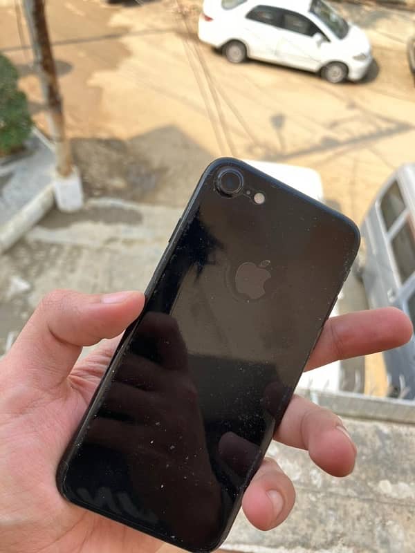 iPhone 7 (128 GB) Jet Black Colour 2