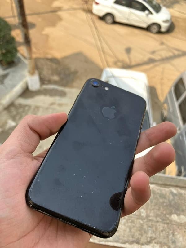 iPhone 7 (128 GB) Jet Black Colour 5