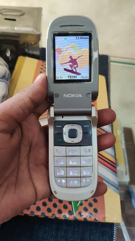 Nokia 2760 Flipping phone 0