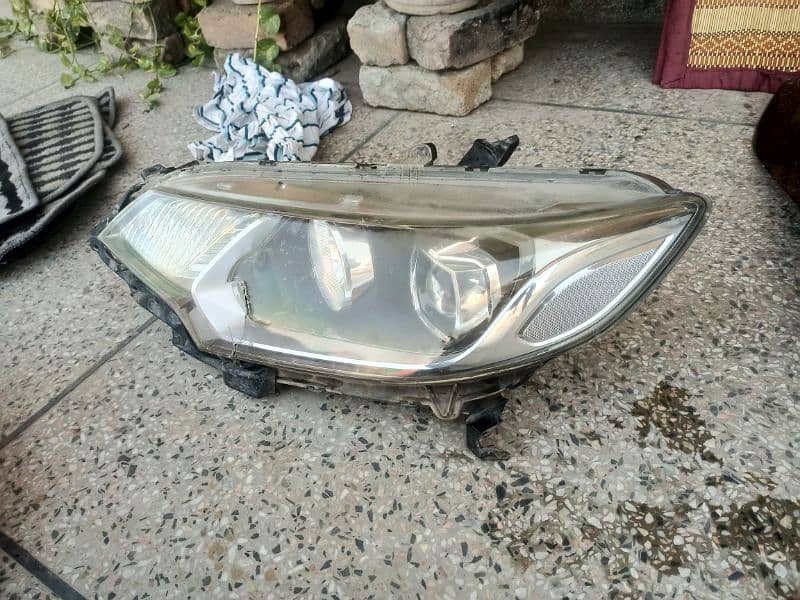 Honda fit gp5 bonnet+left light 1