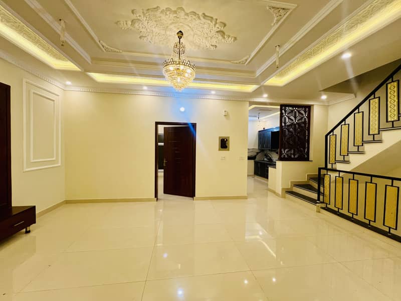 10 Marla Vip House Available For Sale In Canal Garden Near Bahria Town Lahore 4